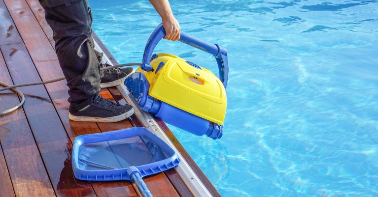A medencék karbantartásának fontossága és lépései