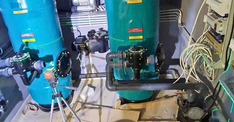 Medence gépészeti rendszerének javítása és a szivattyú problémái