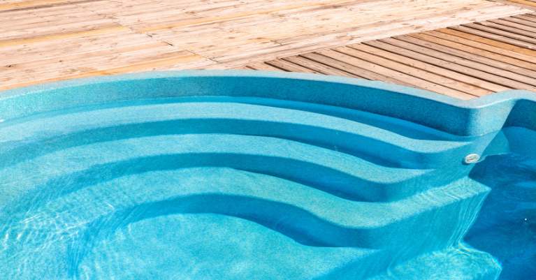 Medence kivitelezés és építés: Alapvető tanácsok és tippek