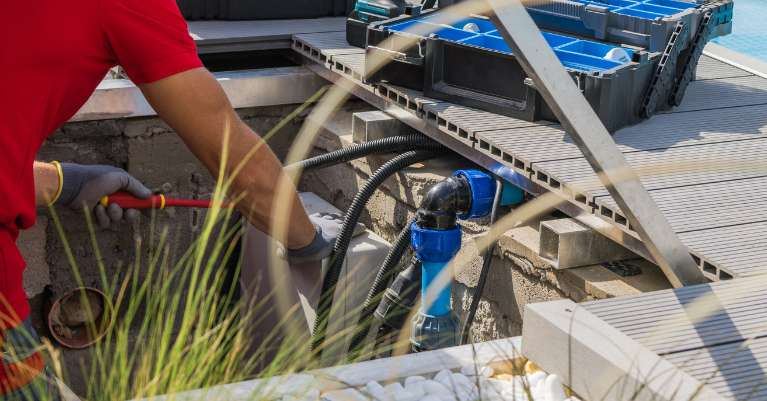 Medencegépészet javítása: Mit tegyünk, ha probléma adódik?